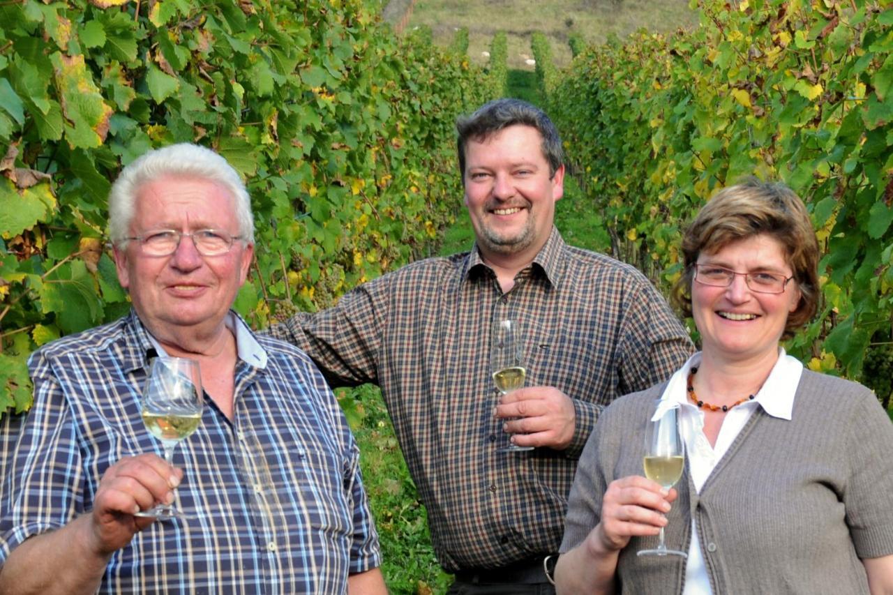 Gaestehaus Wein Im Turm Longuich Exterior foto
